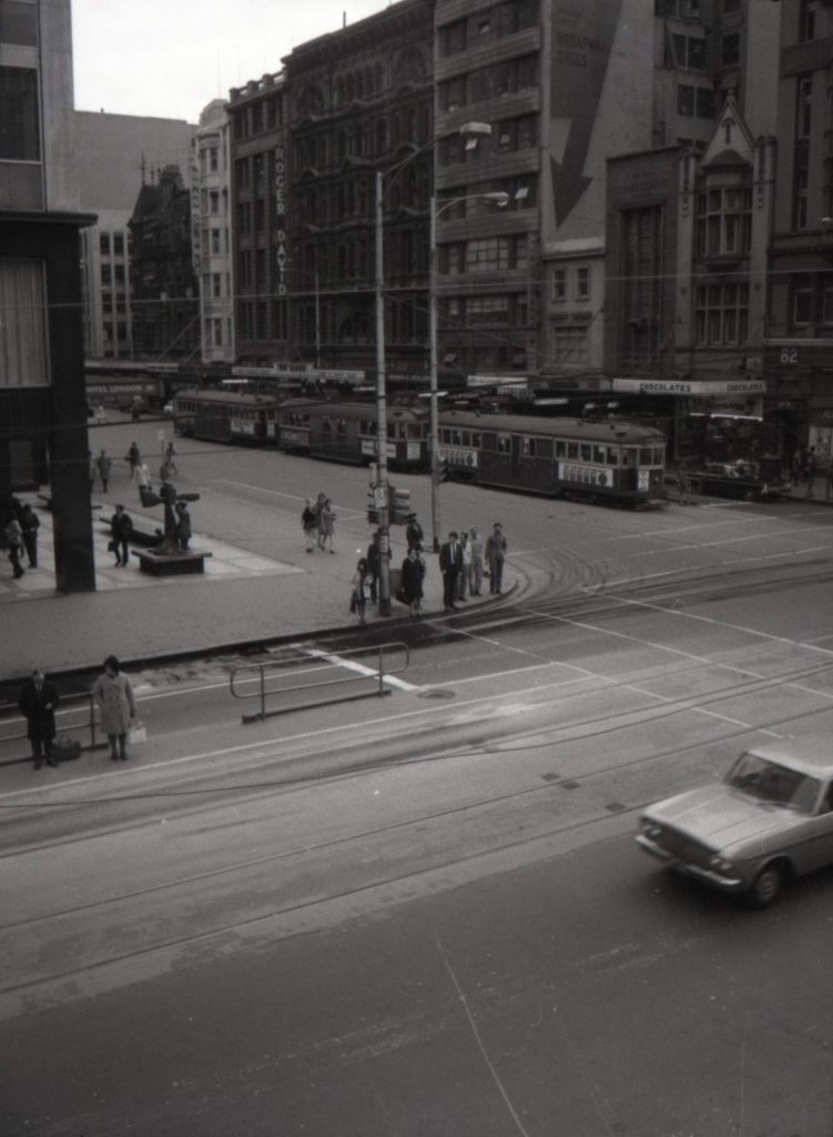 35B-14d Image of pedestrians crossing at Elizabeth Street and Collins Street