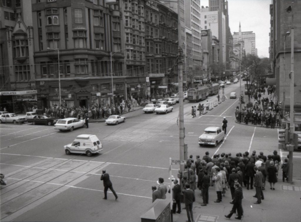 35B-14n Image of pedestrians crossing at Elizabeth Street and Collins Street