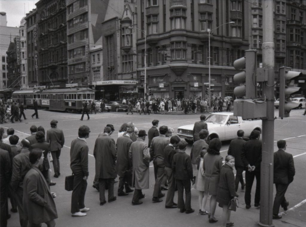 35B-14t Image of pedestrians crossing at Elizabeth Street and Collins Street