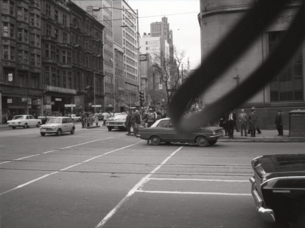 35B-14v Image of pedestrians crossing at Elizabeth Street and Collins Street