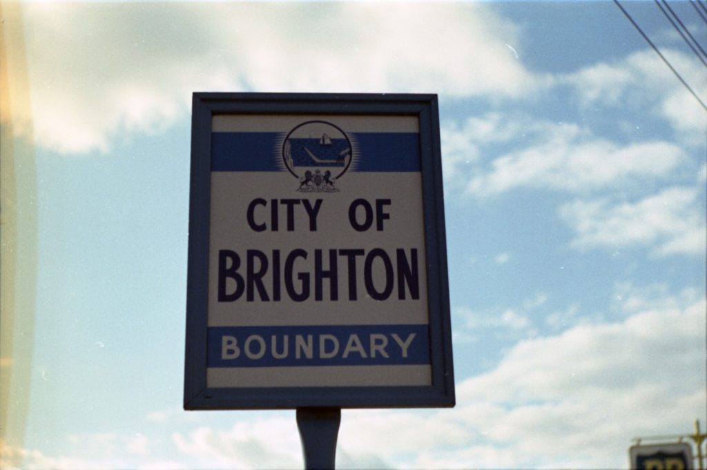 35B-33e Image of a boundary sign with the City of Brighton emblem