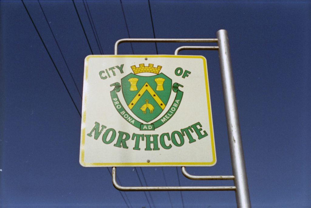 35B-34a Image of a sign with the City of Northcote emblem