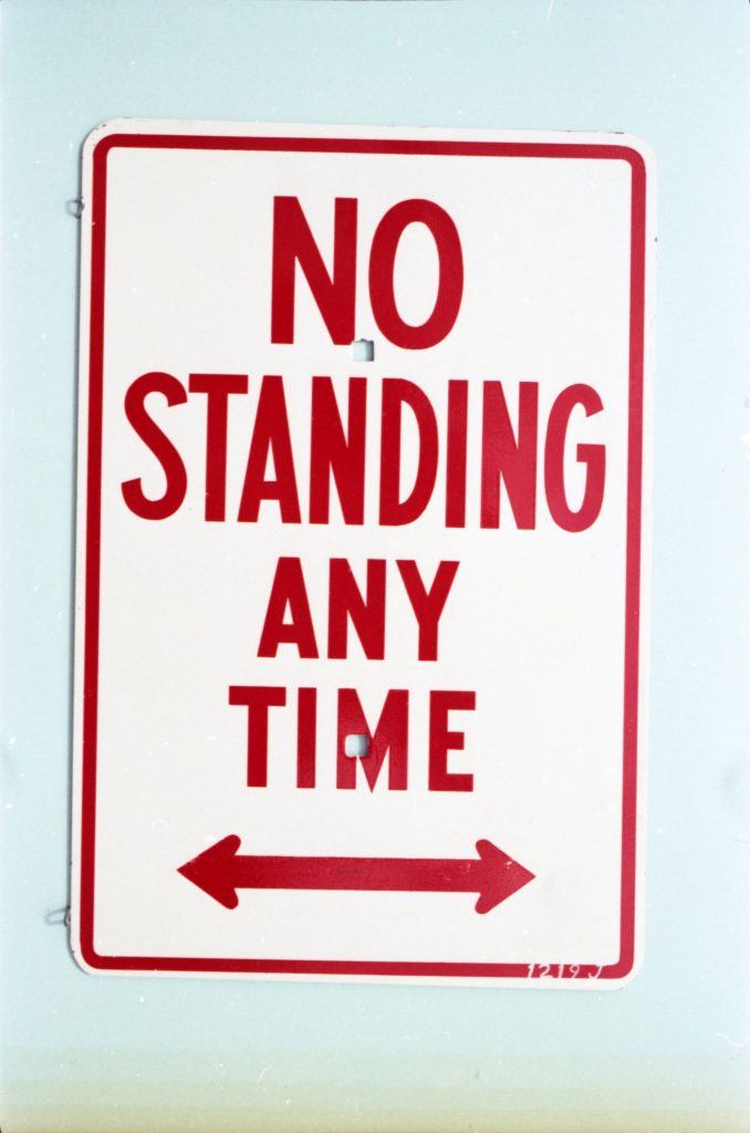35B-49c Image of a “no standing” sign