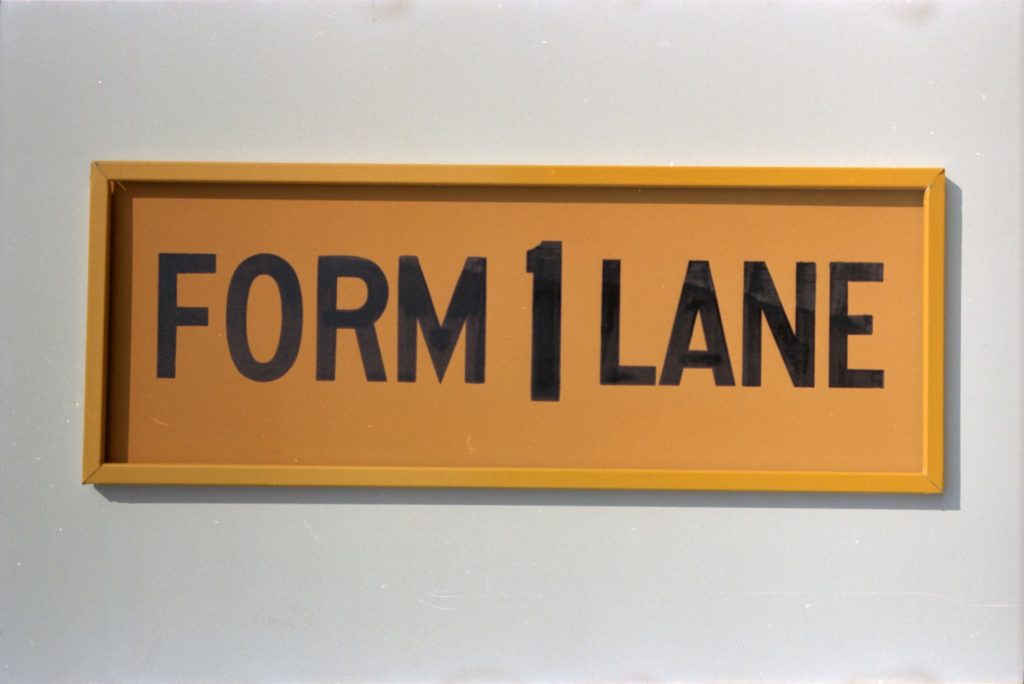 35B-53c Image of a sign marked “form 1 lane”