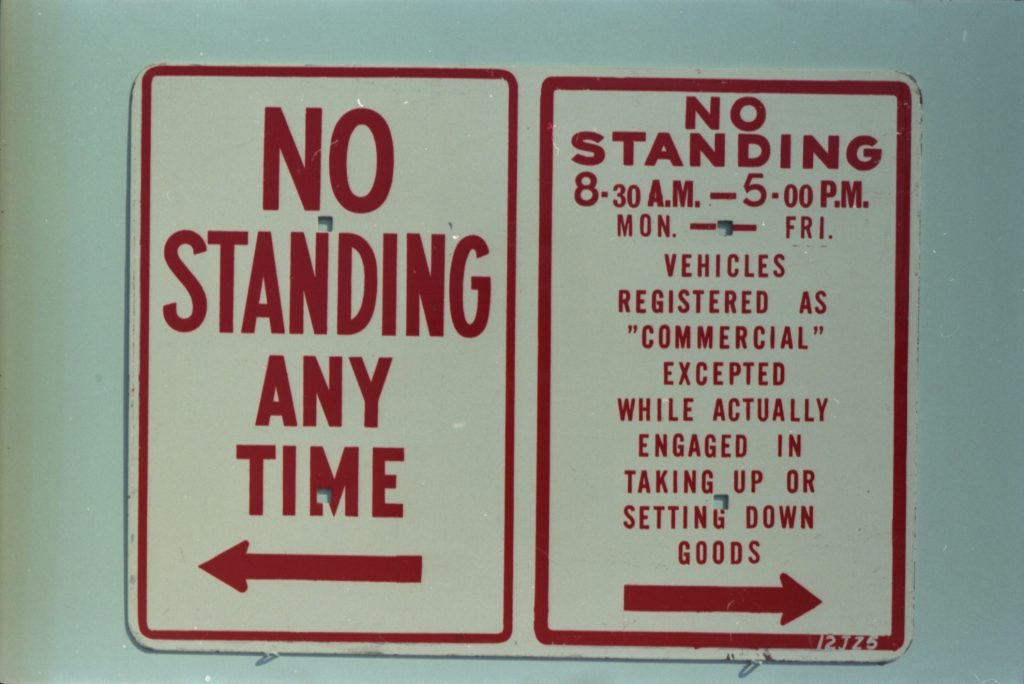 35B-55a Image of a “no standing” sign