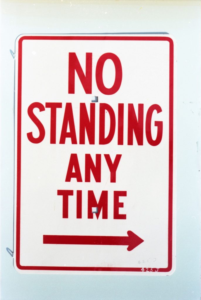 35B-56a Image of a “no standing” sign