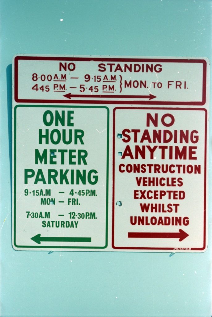 35B-57f Image of a parking sign