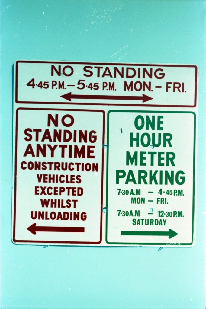 35B-57g Image of a parking sign