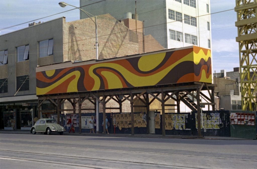 35B-62b Image of hoardings on Swanston Street