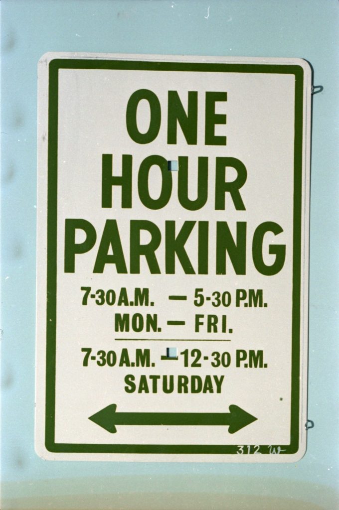 35B-62d Image of a one hour parking sign