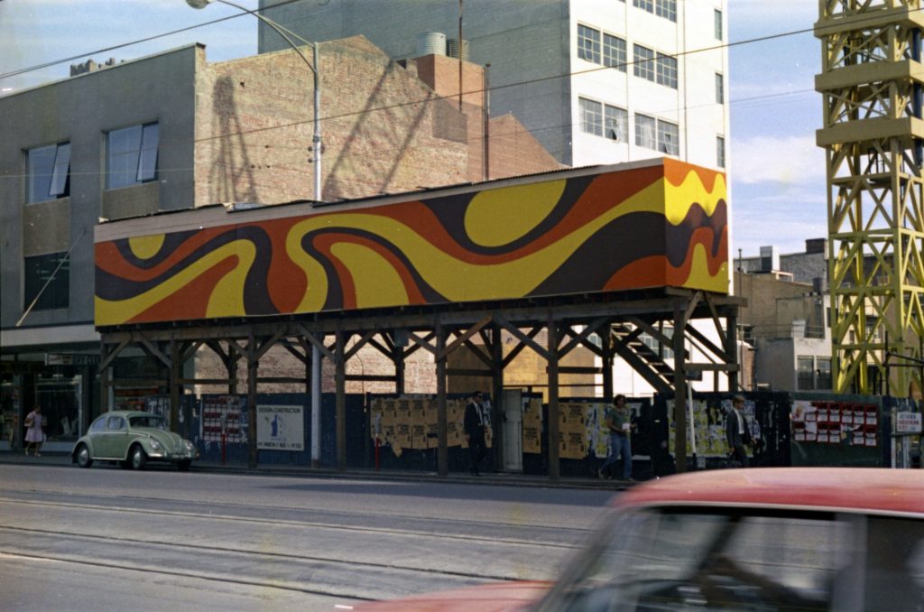 35B-64a Image of hoardings on Swanston Street