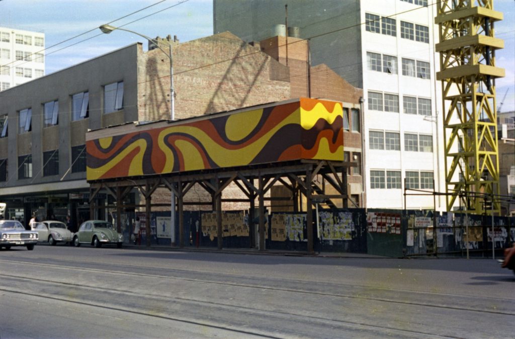 35B-64b Image of hoardings on Swanston Street