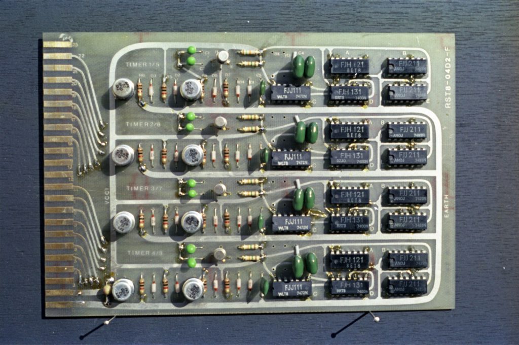 35B-64d Image of a controller solid state circuit