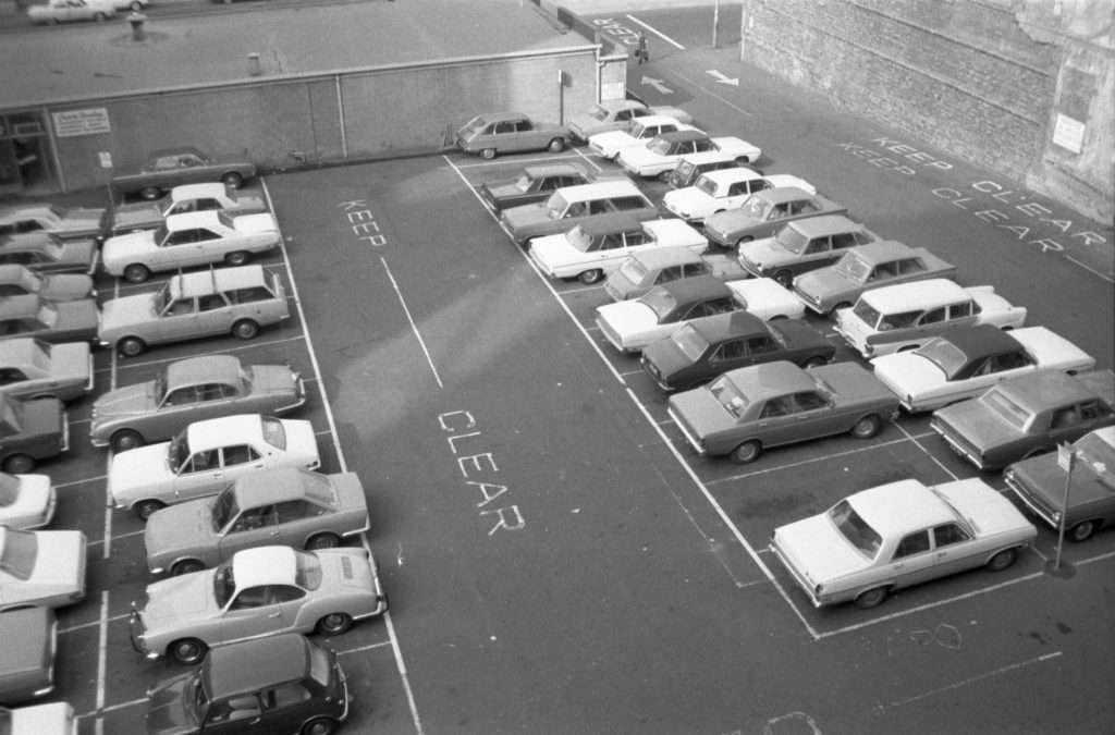 35B-65e Image of a car park