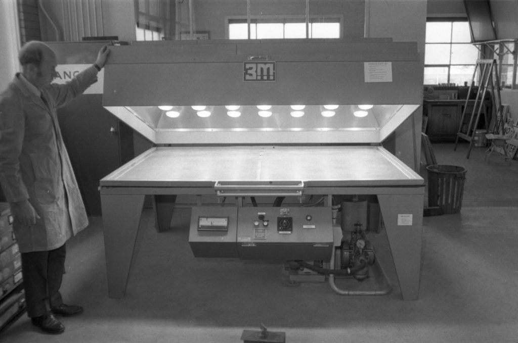 35B-67a Image of a 3M heat lamp vacuum applicator, used for traffic sign production