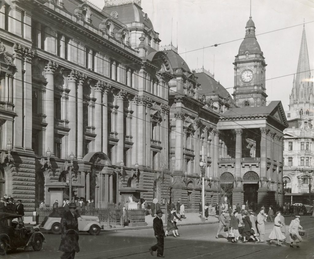 Image of Melbourne Town Hall, taken from Swanston Street