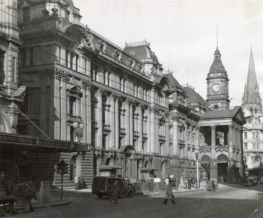 Image of Melbourne Town Hall, taken from Swanston Street