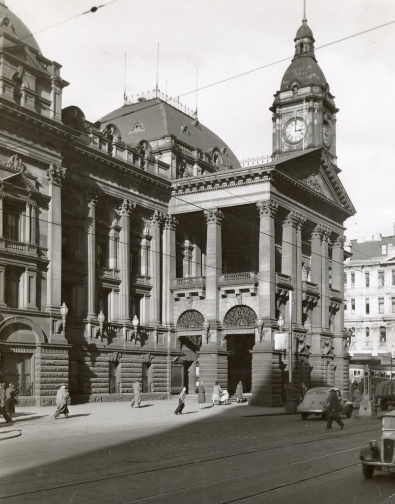 Image of Melbourne Town Hall, taken from Swanston Street