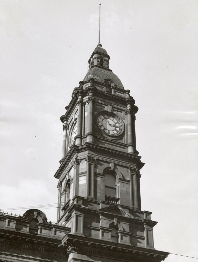 Image of the clock tower of Melbourne Town Hall