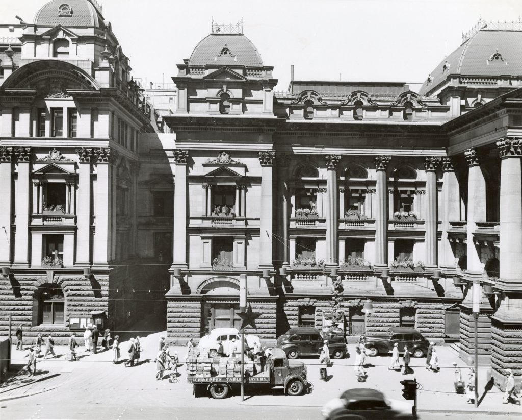 Image of Melbourne Town Hall, taken from Swanston Street