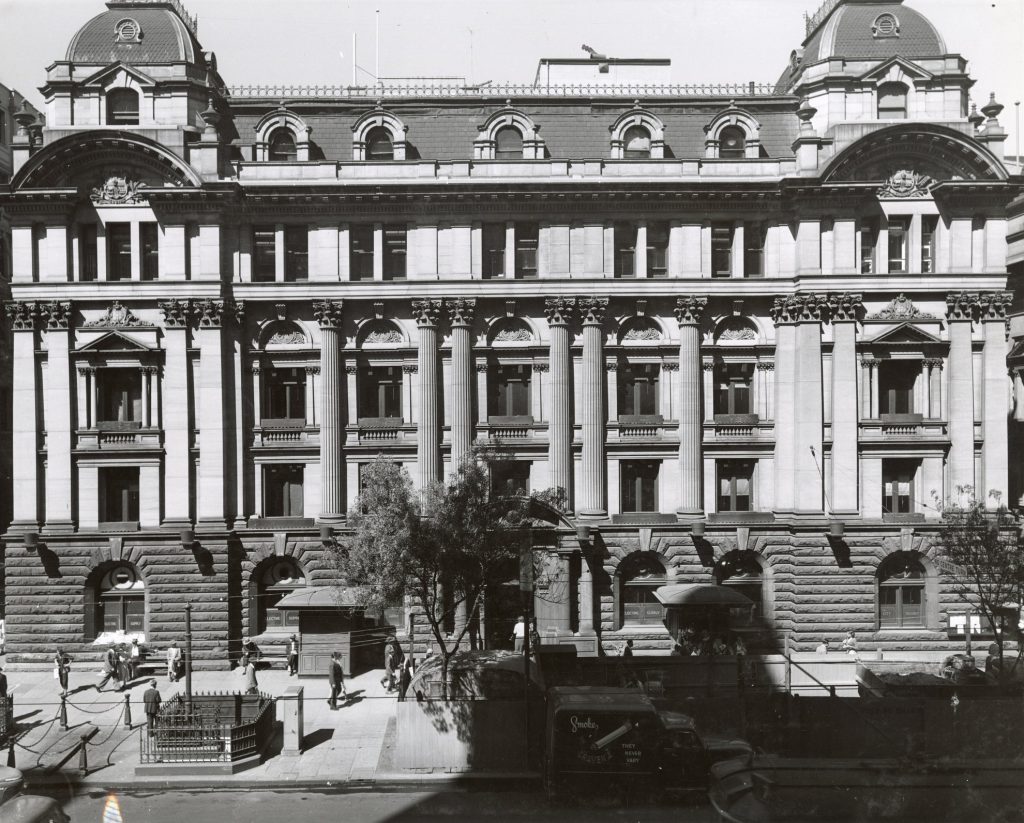 Image of Melbourne Town Hall, taken from Swanston Street