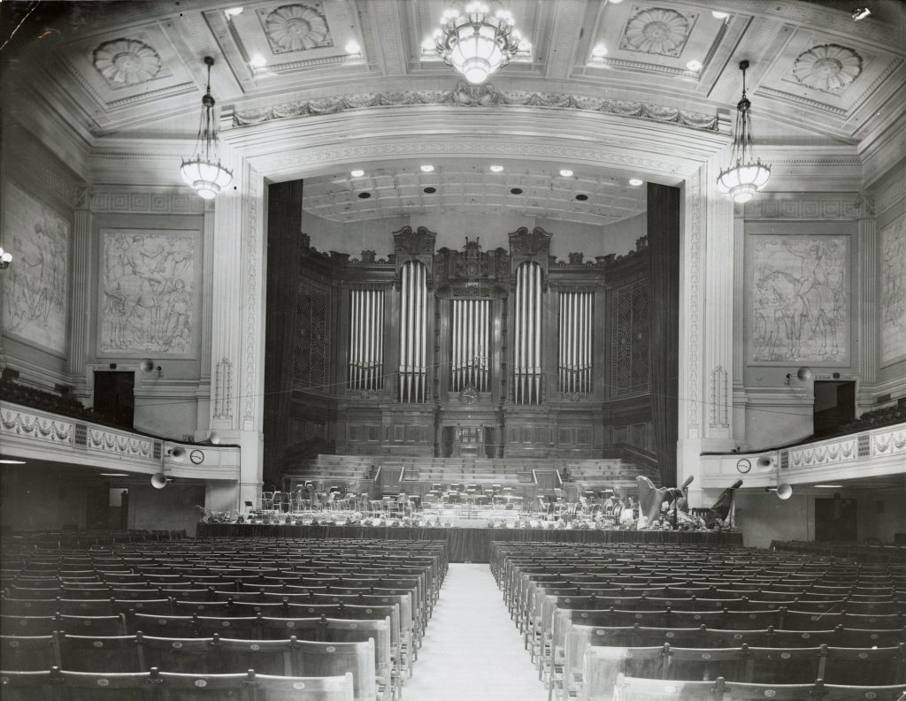 Image of the interior of Melbourne Town Hall