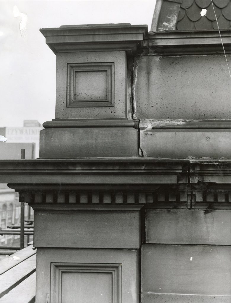 Image showing cracks in the stonework of Melbourne Town Hall