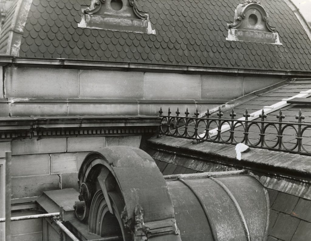 Image showing cracks in the stonework of Melbourne Town Hall