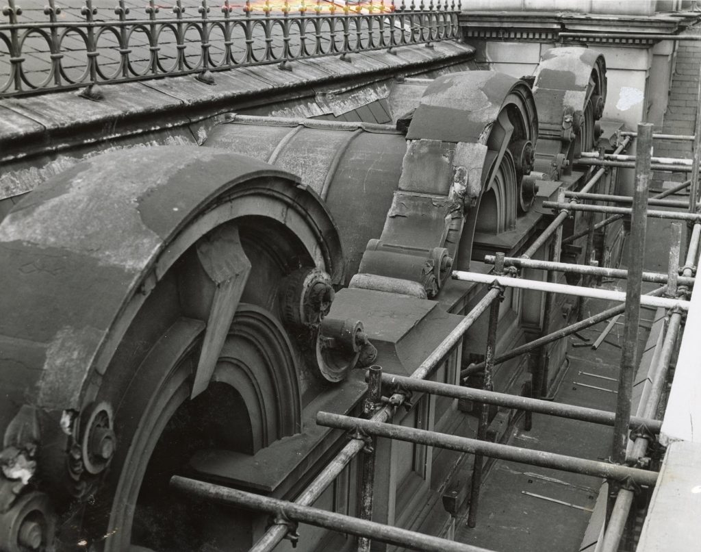 Image showing cracks in the stonework of Melbourne Town Hall