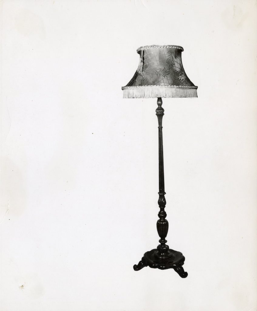 Image of a standing lamp