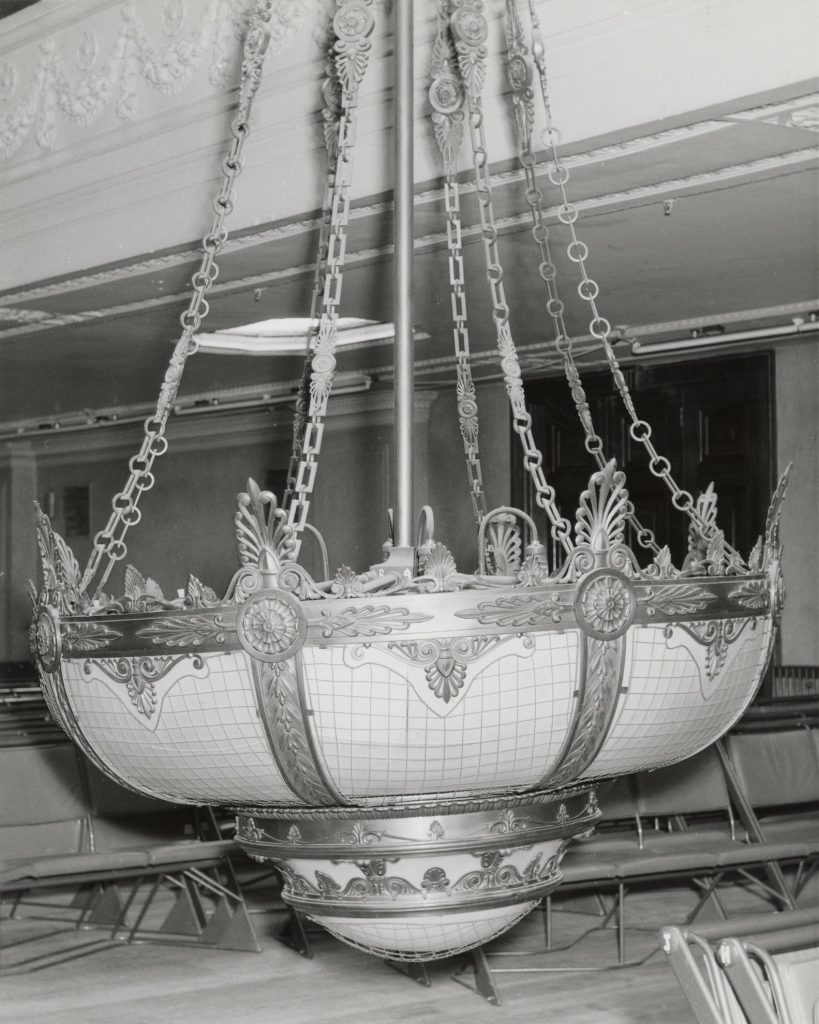 Image of a chandelier in Melbourne Town Hall
