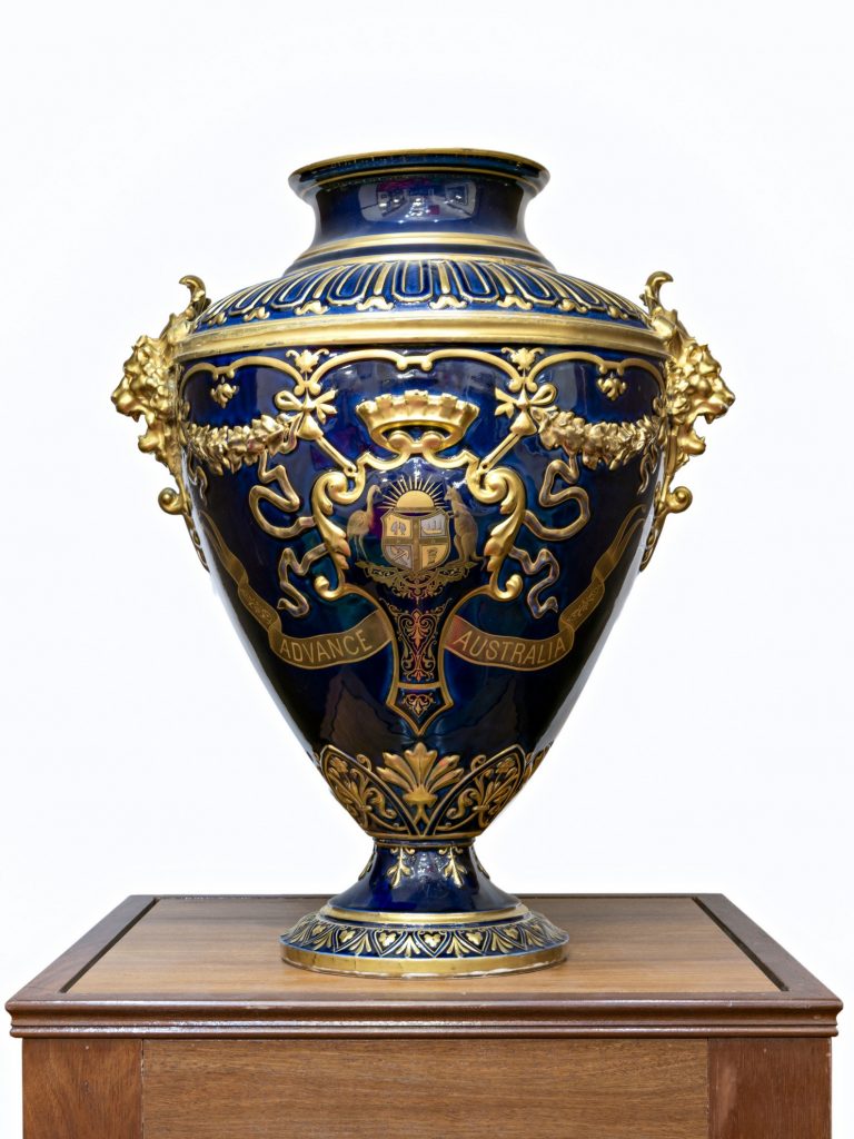 Urn, 50th anniversary of the incorporation of Melbourne City Council image 1731954-2