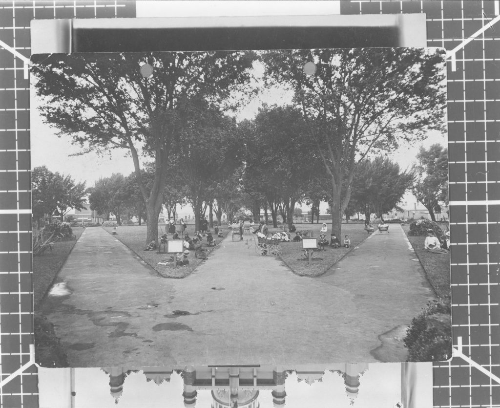 Image of children in Curtain Square, Carlton