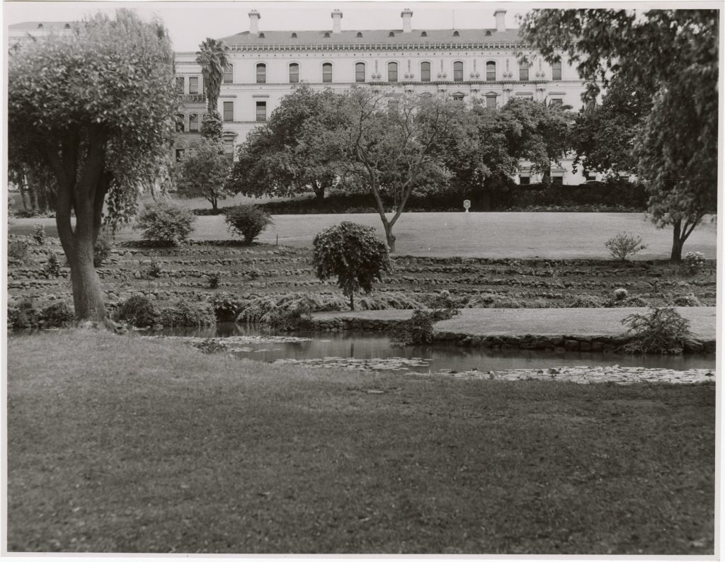 Image of a lake in Treasury Gardens