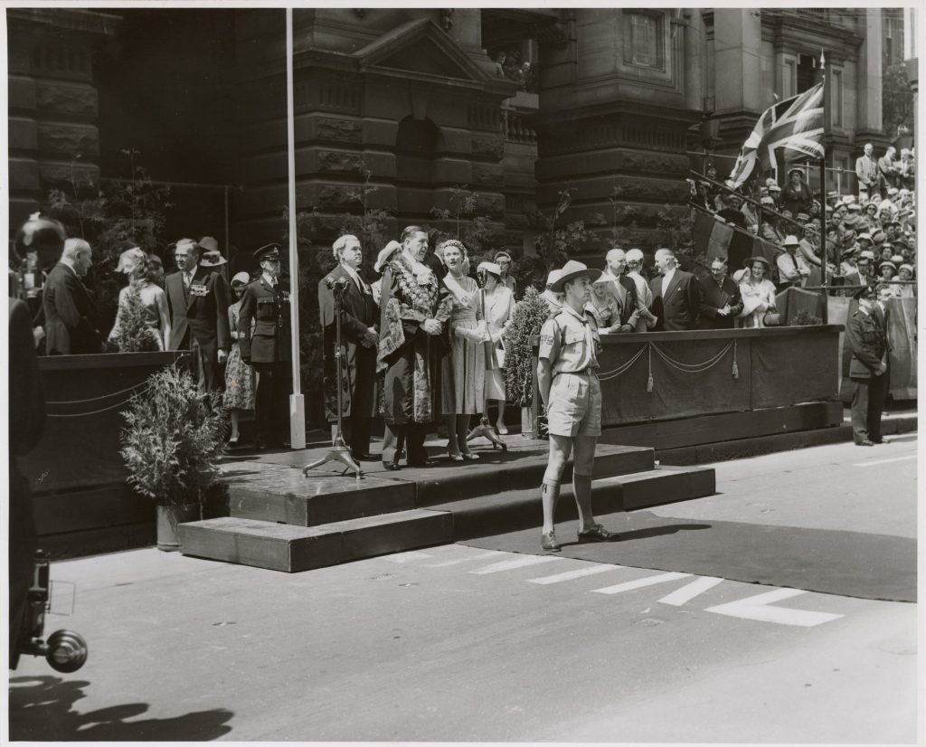 Image of Lord Mayor Sir Frederick William Thomas at the 1958 Moomba Parade