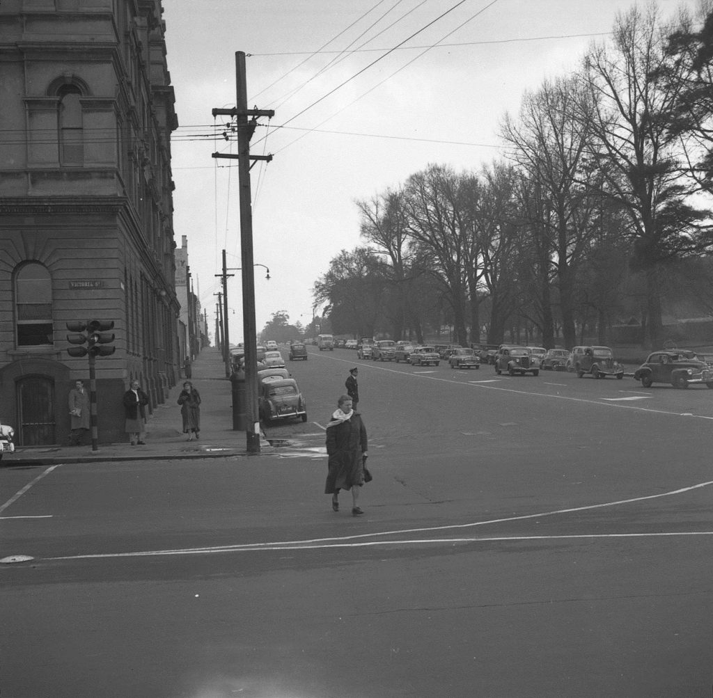 Book B Negative B14 – Victoria Street and Rathdowne Street intersection