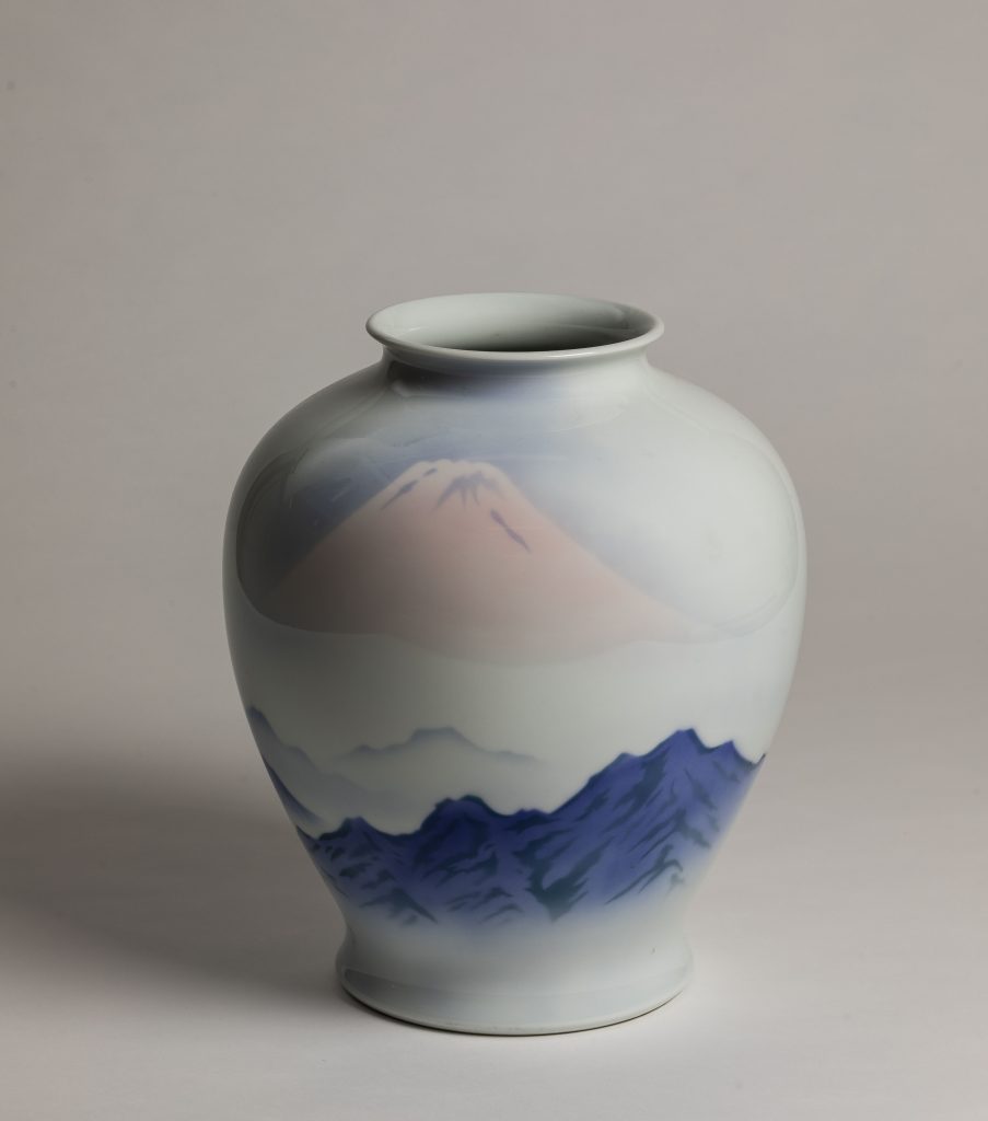 Fukagawa Mount Fuji vase