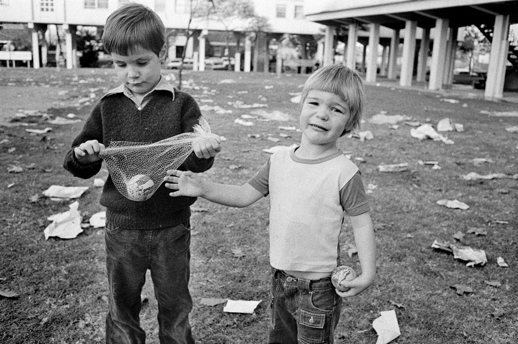 Kids squabbling, Carlton Housing Commission towers